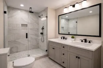 Rénovation de salle de bain à Montréal avec finition moderne