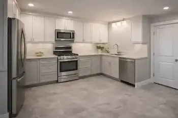 Pose de plancher flottant à Montréal pour maison résidentielle